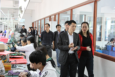 福建省委統(tǒng)戰(zhàn)部副部長、省工商聯(lián)黨組書記王玲視察虹潤公司